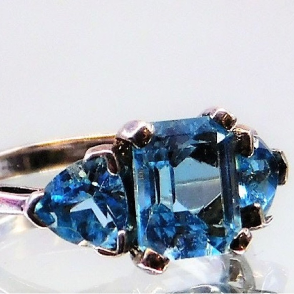 Vintage 925 Silver & Blue Topaz Ring